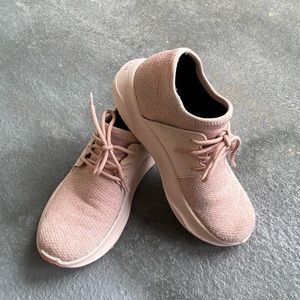 Vessis Everyday Sneakers. Women’s size 7 in pink